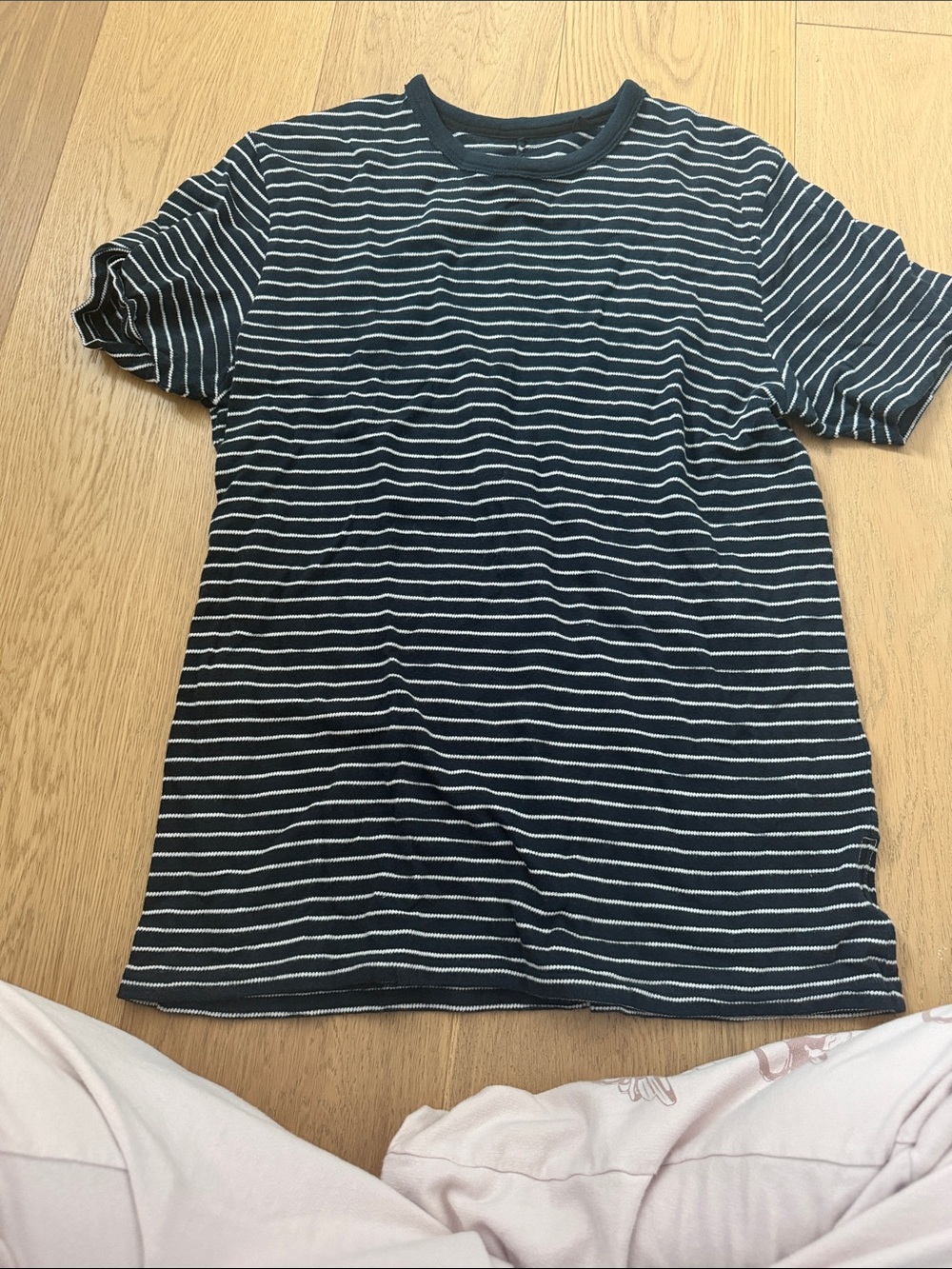 rag & bone men’s medium navy and White Striped Short Sleeve Crew Tee